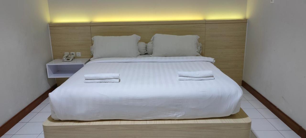 Hotel Twin Star à Solo Extérieur photo